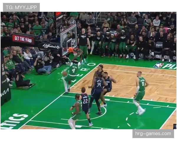 怀特由无球跑位转为挡拆组织提升塔图姆三分威胁