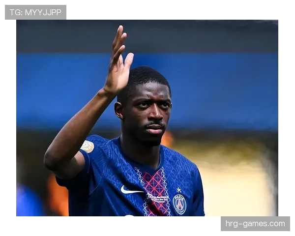 奥斯曼·登贝莱穿拖鞋走进更衣室，手上那块表把我晃懵